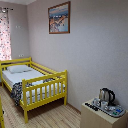 Guest House "Vladimirskaya 42" Kiev Exterior foto