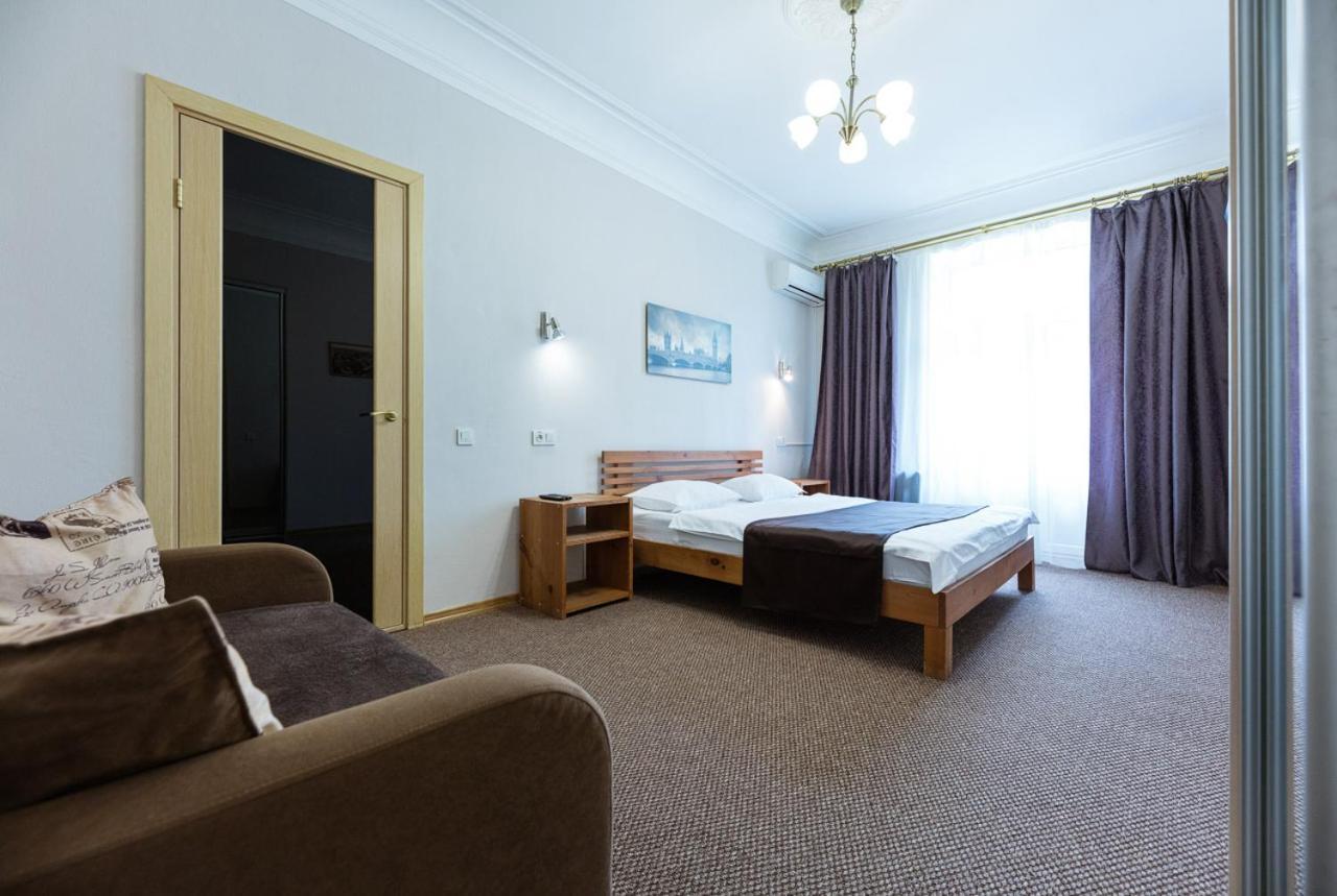 Guest House "Vladimirskaya 42" Kiev Exterior foto
