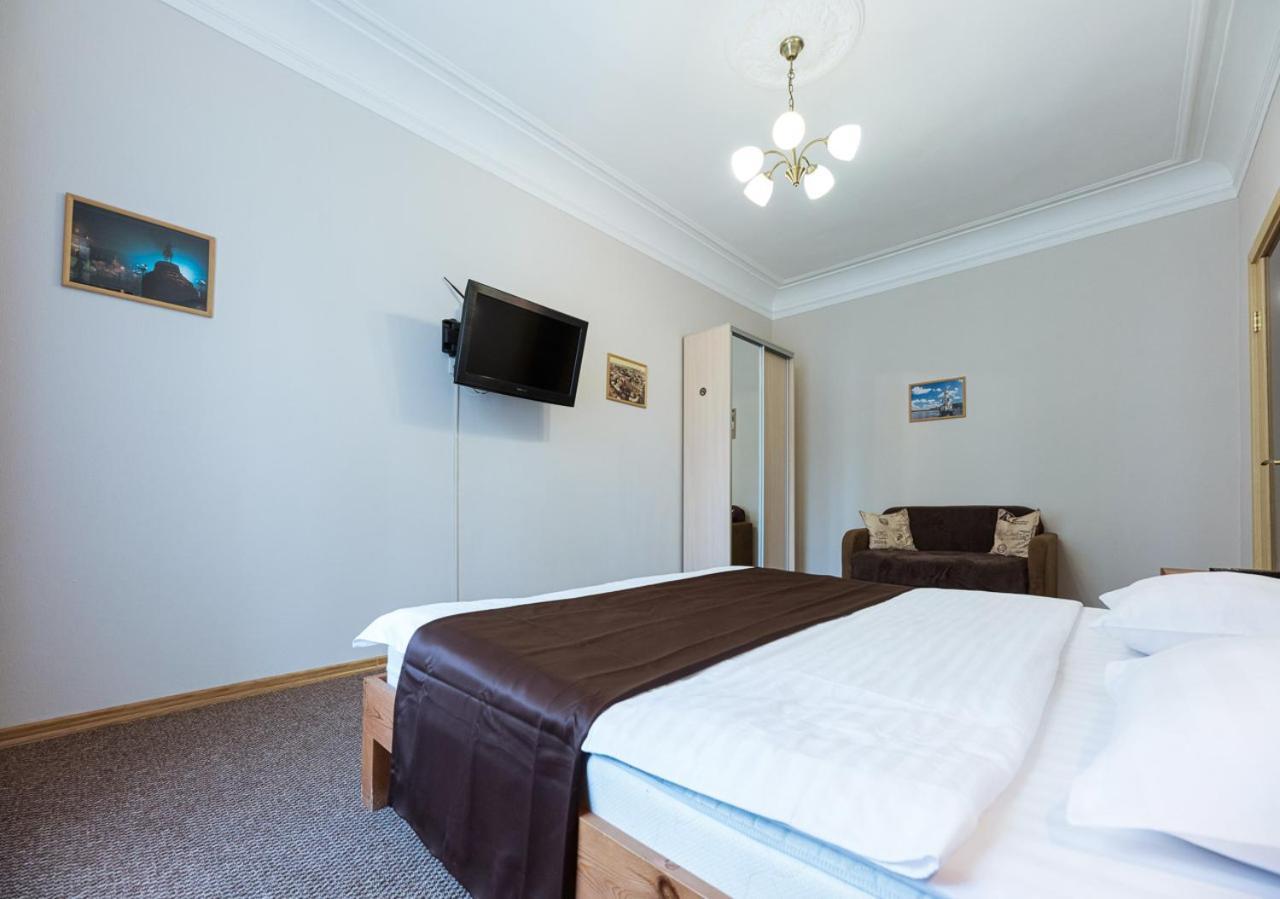 Guest House "Vladimirskaya 42" Kiev Exterior foto