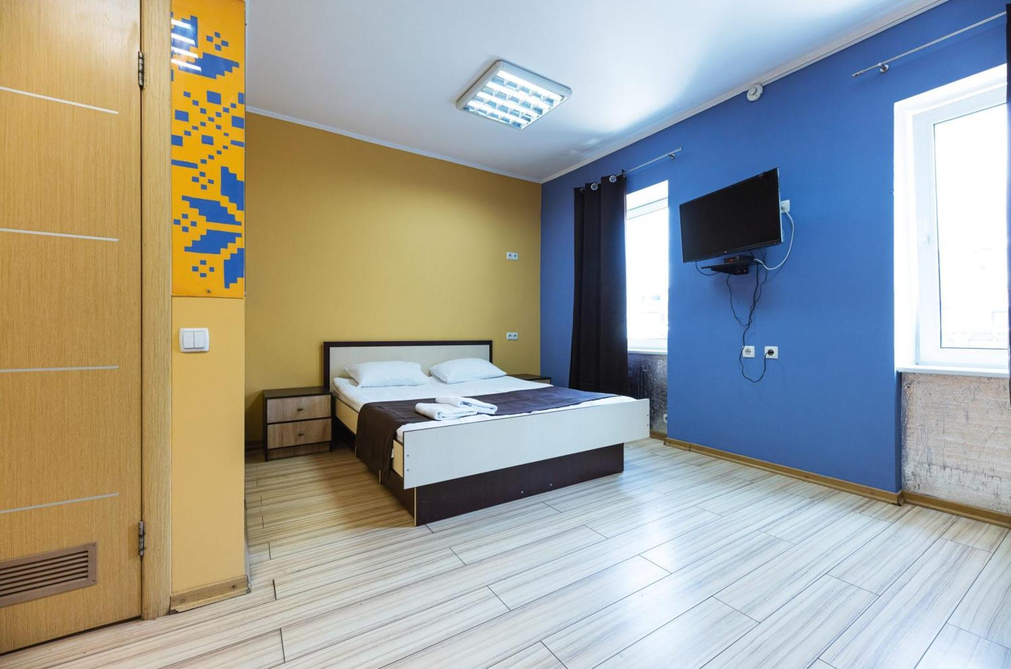 Guest House "Vladimirskaya 42" Kiev Exterior foto