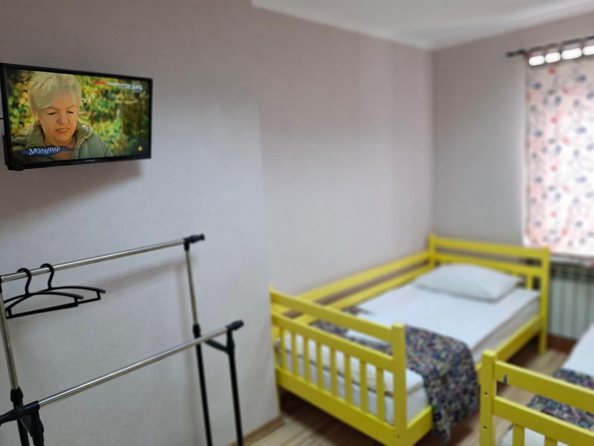 Guest House "Vladimirskaya 42" Kiev Exterior foto